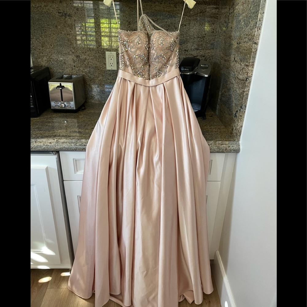 New Vienna prom dress. Champagne size 0